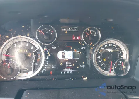 2015 Ram 1500 Laramie z USA, uszkodzony, nr VIN 1C6RR6NM2FS722814